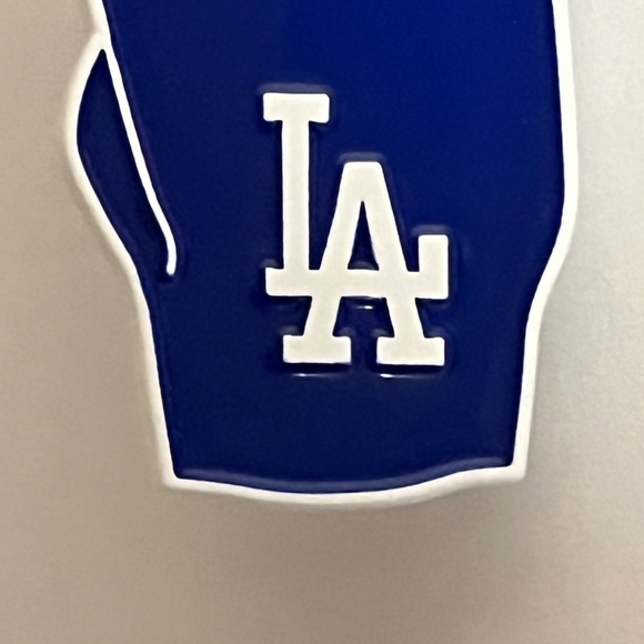LA Dodgers Foam Finger Hat Pin Pins Streetwear Hats Bag Baseball Fitted New Era - Picture 3 of 9